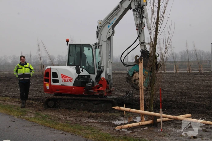 Waterleiding geraakt bij graafwerkzaamheden