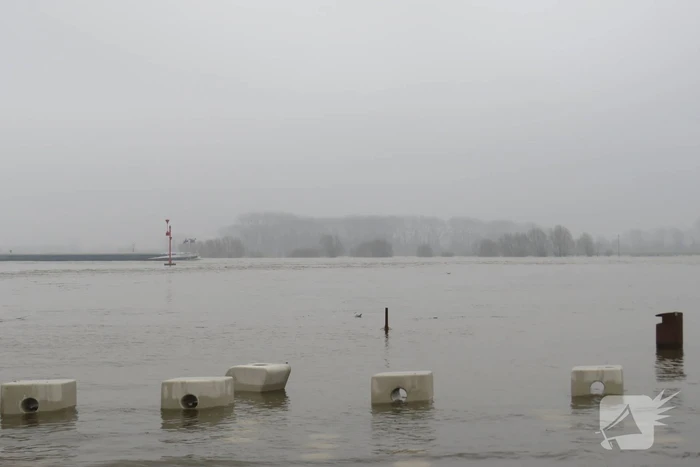 Water van De Waal komt steeds hoger
