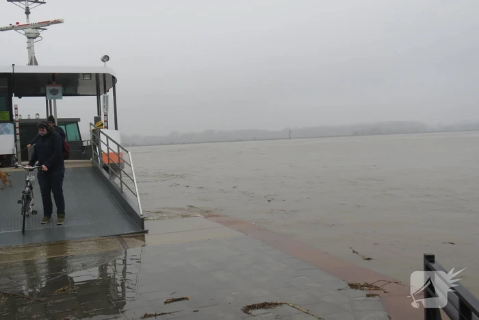 Water van De Waal komt steeds hoger