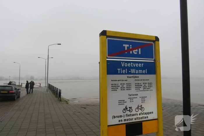 Water van De Waal komt steeds hoger