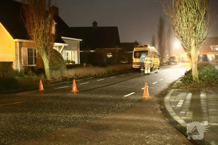 Brandweer haalt patiënt uit woning