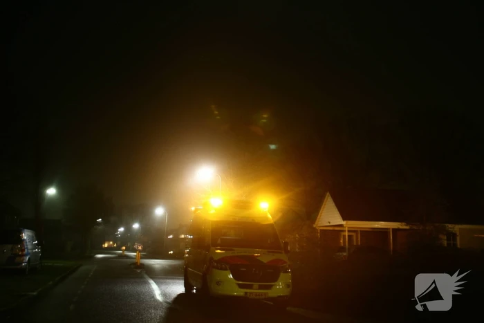 Brandweer haalt patiënt uit woning