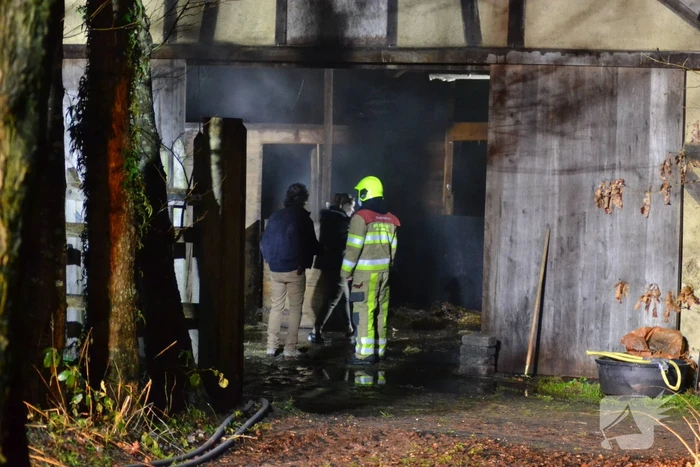 Brand in schuur met hooi