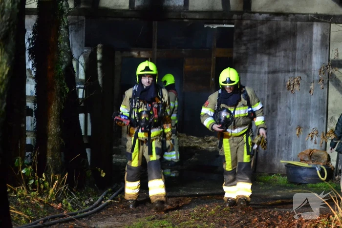 Brand in schuur met hooi
