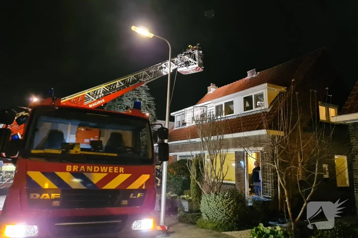 Brandweer blust hevige schoorsteenbrand