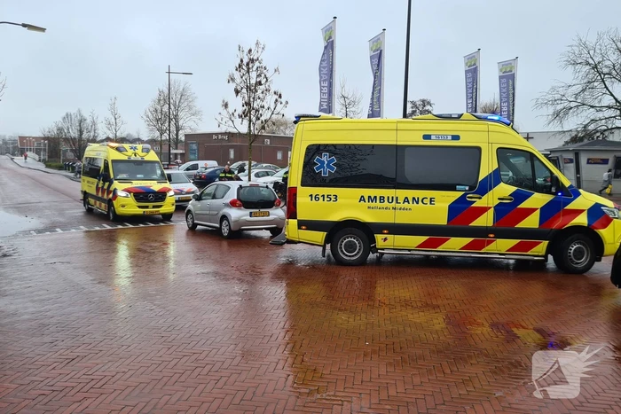 Overstekende fietsster gewond bij botsing met auto