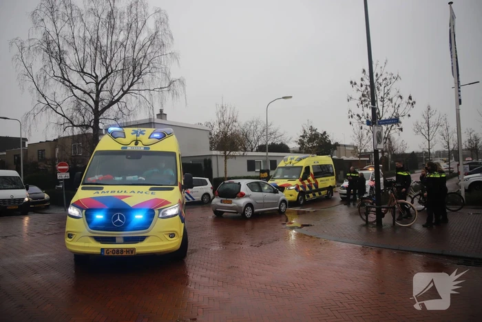 Overstekende fietsster gewond bij botsing met auto