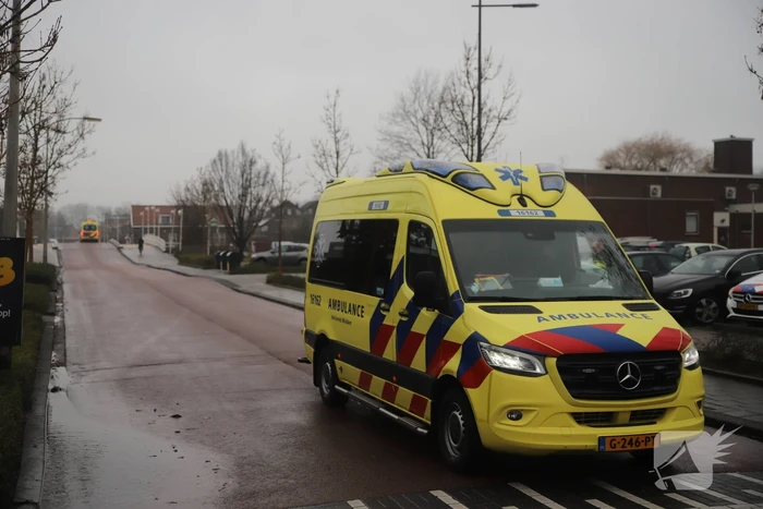 Overstekende fietsster gewond bij botsing met auto