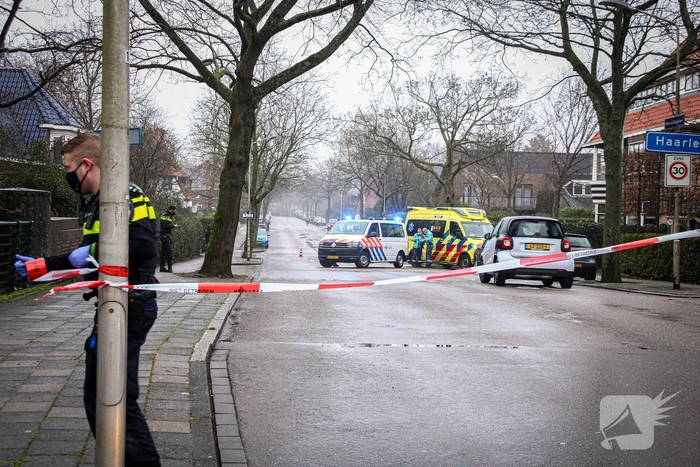Voetganger door auto geschept