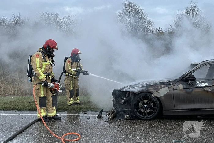 Auto gaat in vlammen op