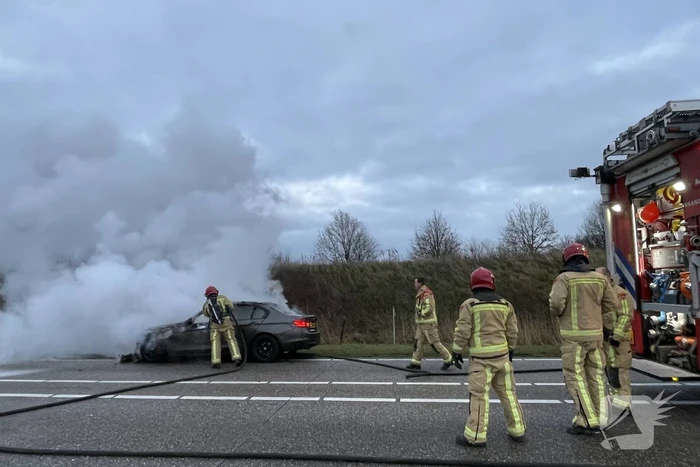 Auto gaat in vlammen op