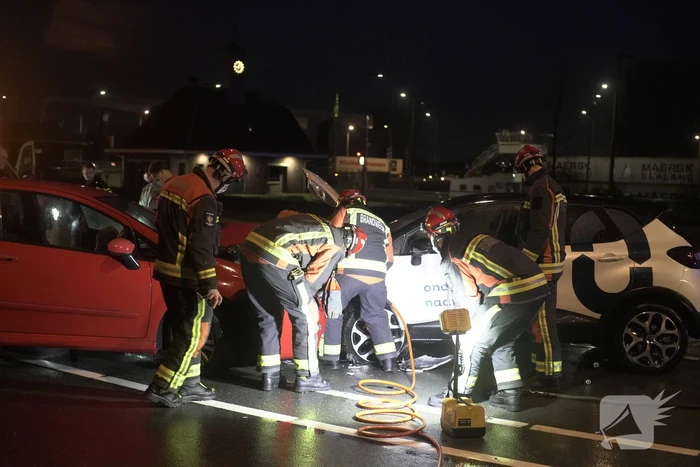 Veel schade bij frontale aanrijding