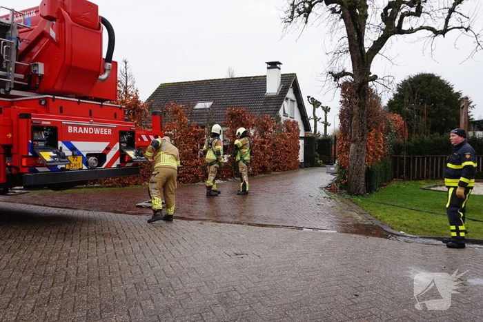 Brand in schoorsteen van woning