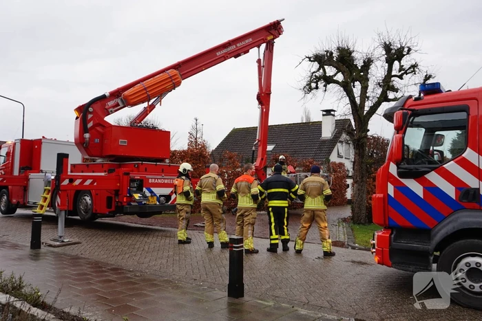 Brand in schoorsteen van woning