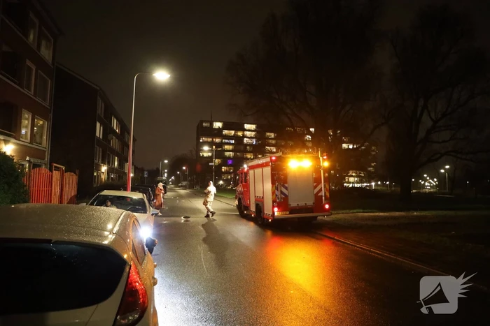 Brandweer doet onderzoek naar benzinelucht in appartementencomplex