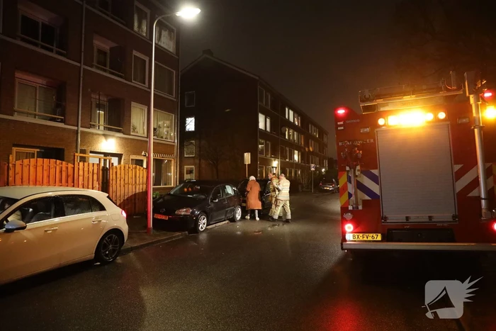 Brandweer doet onderzoek naar benzinelucht in appartementencomplex