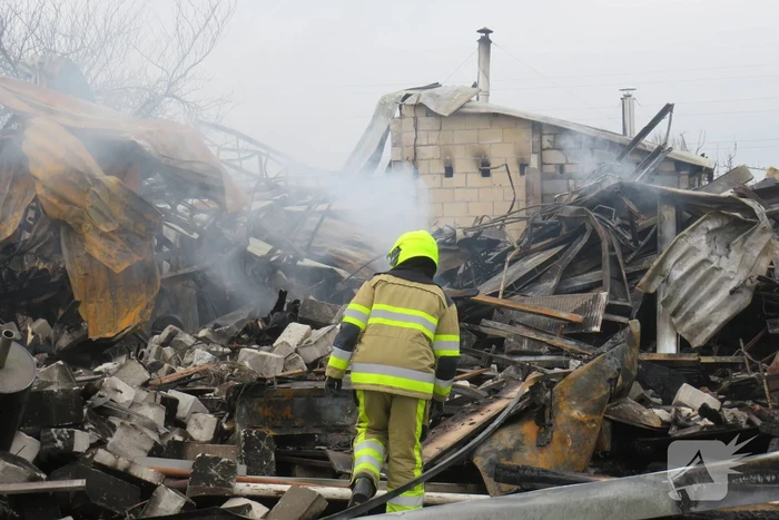 Enorme schade na grote brand in loods