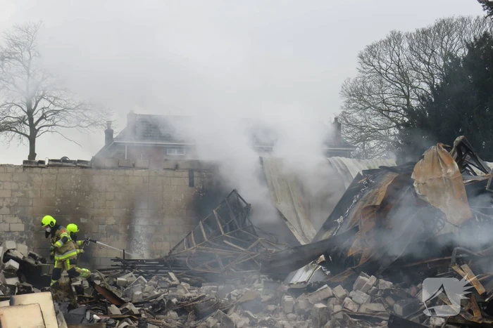 Enorme schade na grote brand in loods