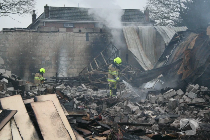 Enorme schade na grote brand in loods