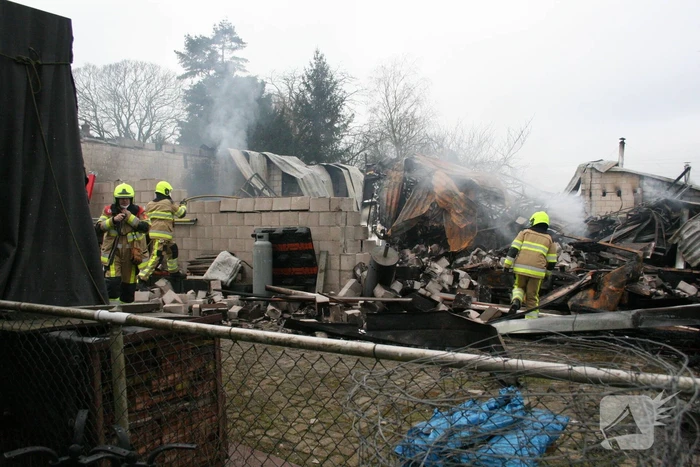Enorme schade na grote brand in loods