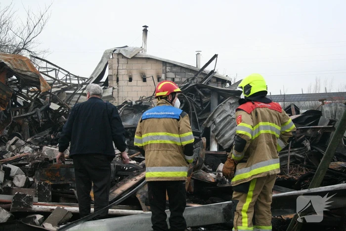Enorme schade na grote brand in loods