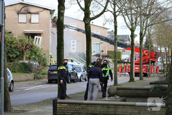 Uitslaande brand in woning na explosie