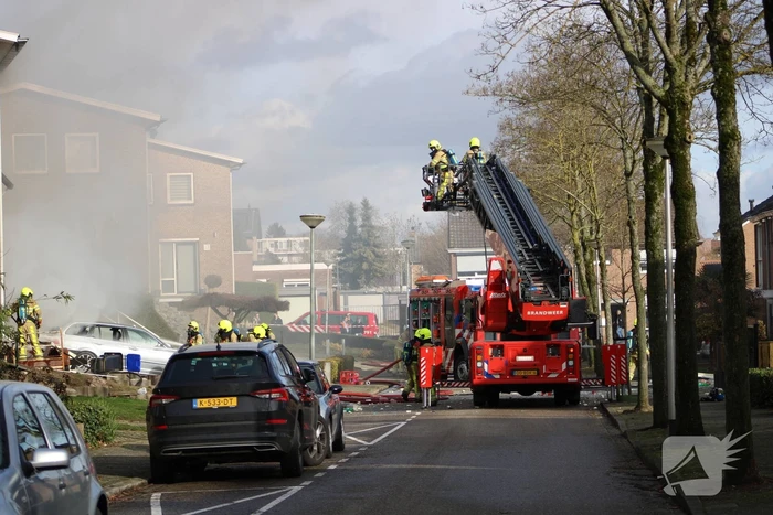 Uitslaande brand in woning na explosie