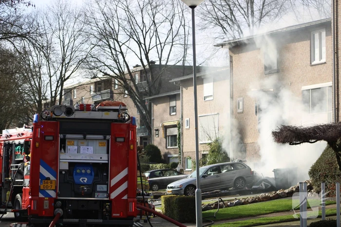 Uitslaande brand in woning na explosie