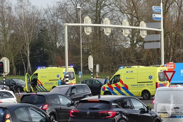 Gewonde bij kop-staartbotsing voor verkeerslicht