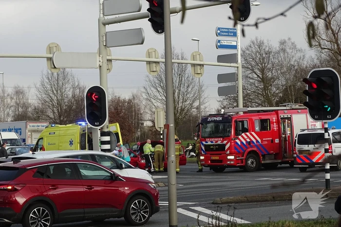 Gewonde bij kop-staartbotsing voor verkeerslicht