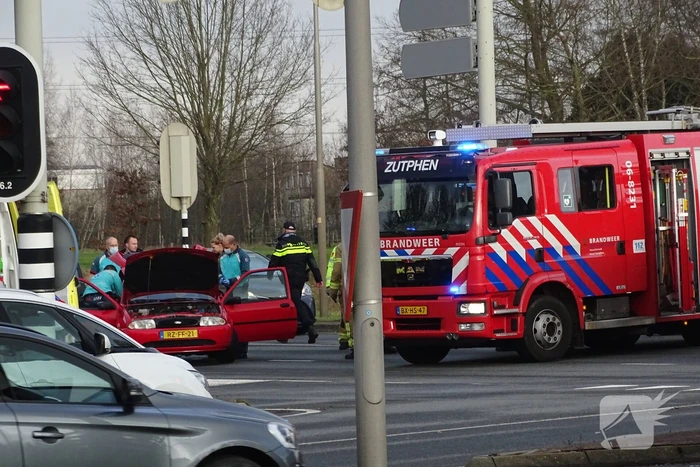 Gewonde bij kop-staartbotsing voor verkeerslicht