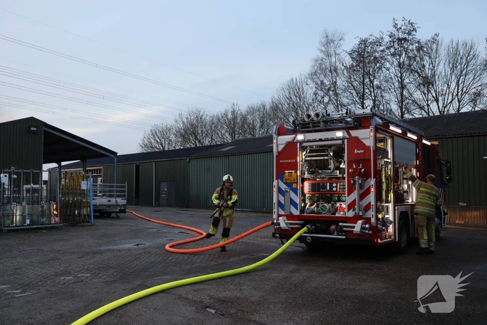 Bouwkeet op boerenerf volledig afgebrand
