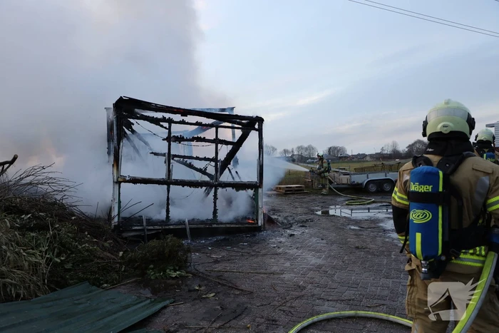 Bouwkeet op boerenerf volledig afgebrand