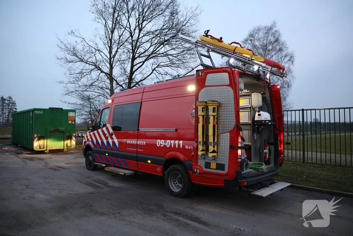 Brandweer redt hond te water