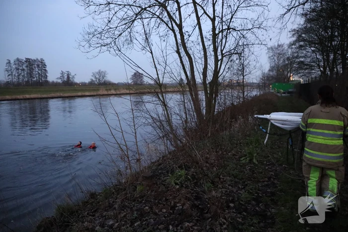 Brandweer redt hond te water