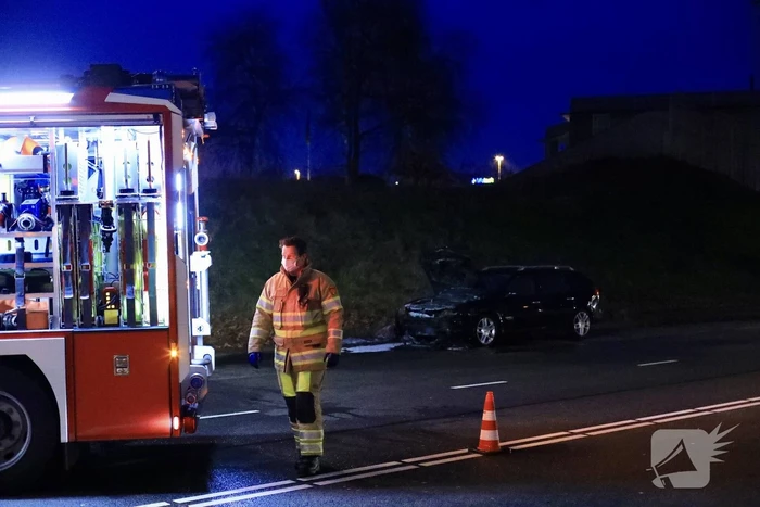 Auto vliegt spontaan in brand na onderhoudsbeurt