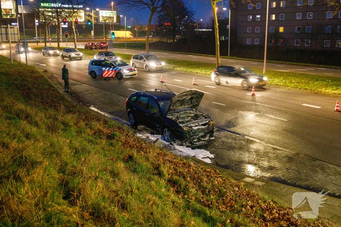 Auto vliegt spontaan in brand na onderhoudsbeurt