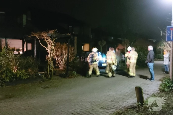Brandweer verricht metingen na gaslucht