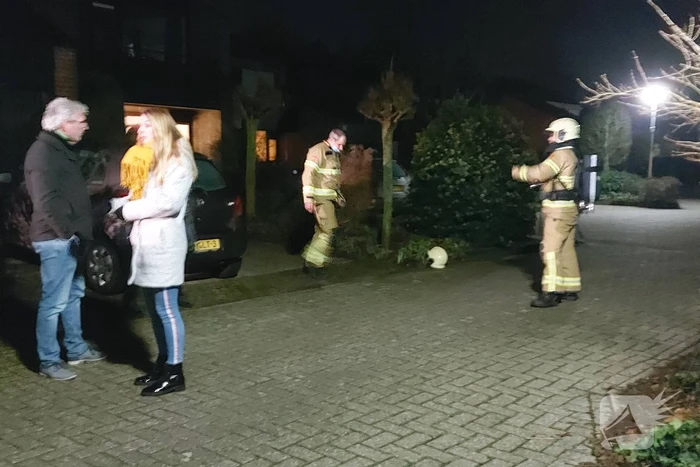 Brandweer verricht metingen na gaslucht