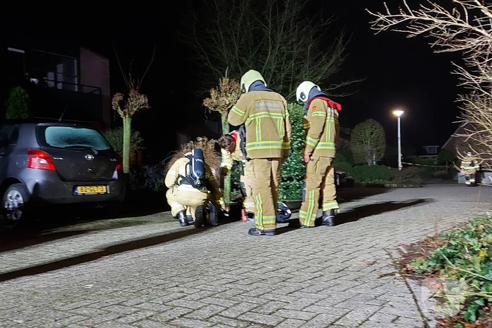 Brandweer verricht metingen na gaslucht
