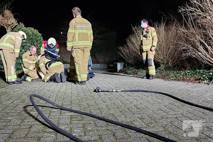 Brandweer verricht metingen na gaslucht