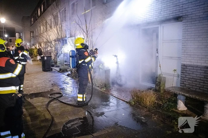 Scooter in brand gestoken