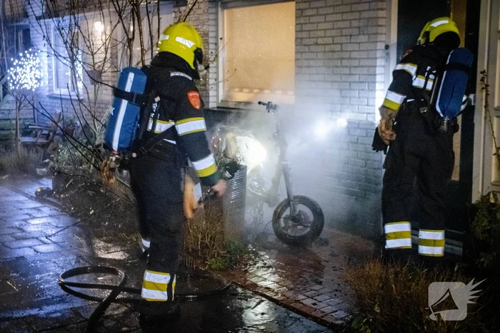 Scooter in brand gestoken