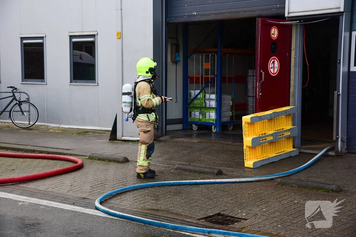 Drie gewonden bij brand op dak banketbakkerij Uljee