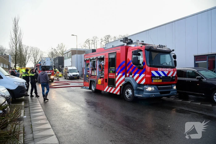 Drie gewonden bij brand op dak banketbakkerij Uljee