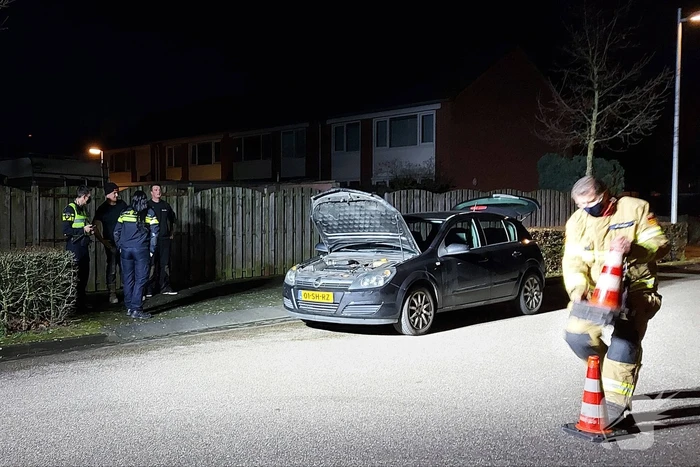 Brand onder motorkap tijdens rijden