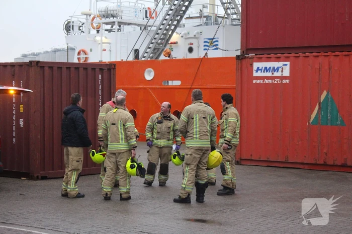 Persoon ernstig gewond na val in ruim van schip