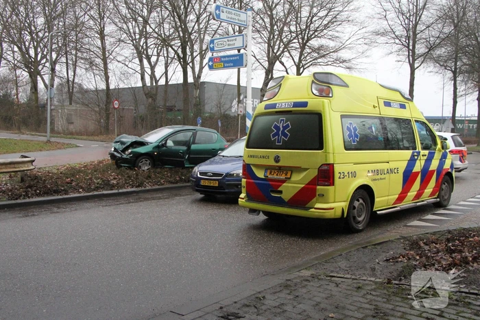Forse schade na aanrijding tussen twee voertuigen