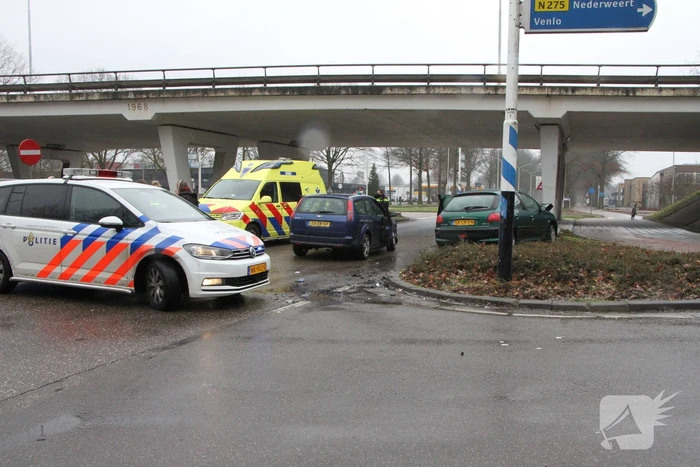 Forse schade na aanrijding tussen twee voertuigen