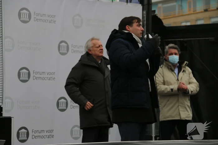 Thierry Baudet bij campagne Forum voor Democratie bij het stadhuis in Doetinchem